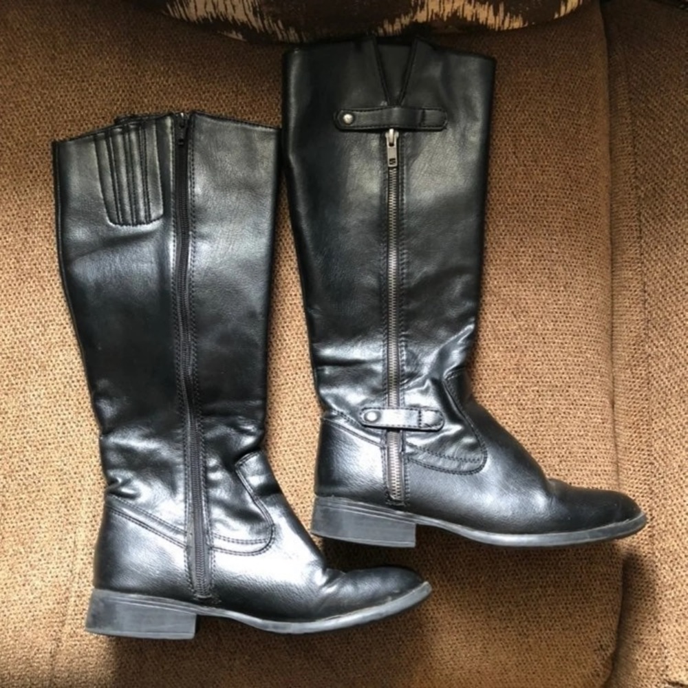 Black boots